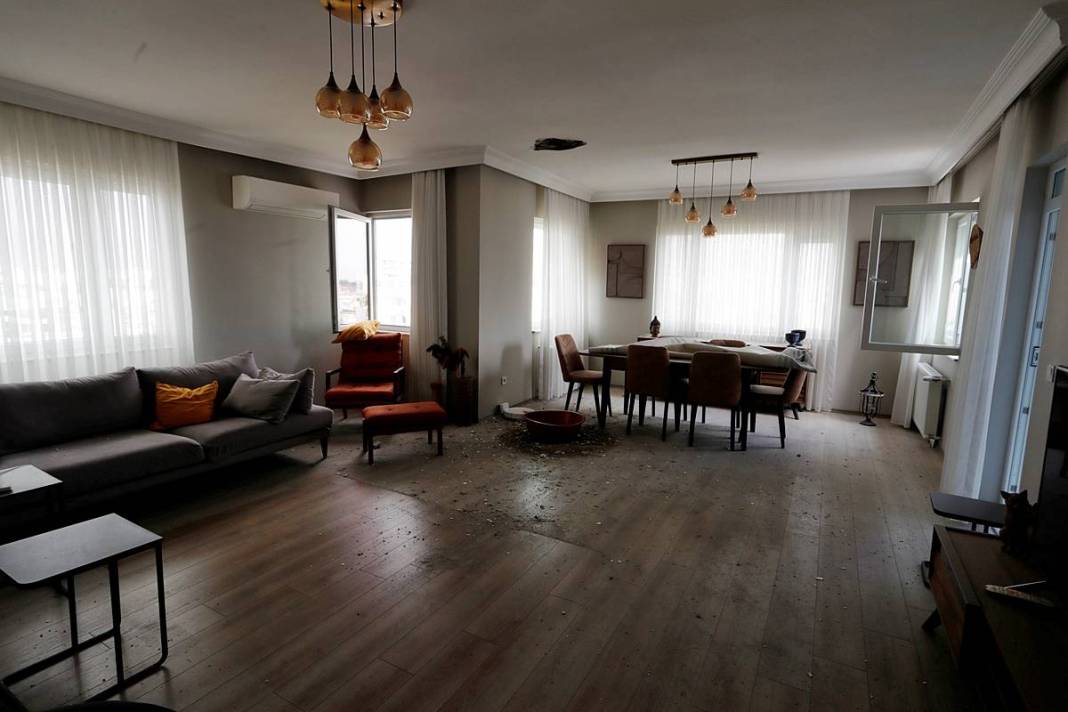 Yıldırım düştü, en üst kattaki dairenin tavanında delik açıldı! O kentte korkutan olay 8